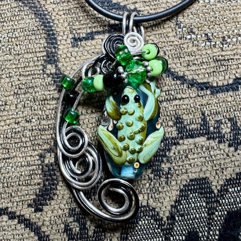 Hand Crafted Green and Silver Lizard Pendant Necklace